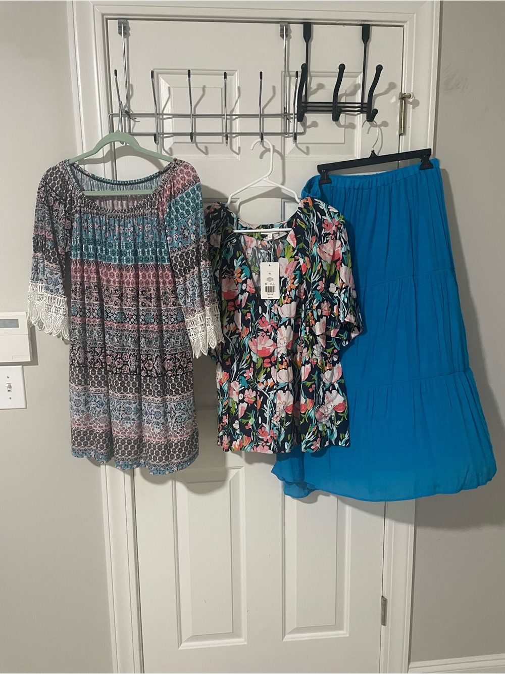 Floral V-Neck Peasant Top - Black Multi Tacera maxi skirt xl bundle